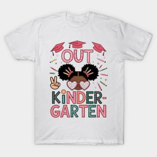 Kindergarten graduation peace out messy bun black girl T-Shirt
